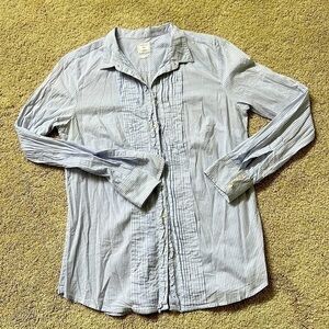 Women’s GAP blue and white striped button up shirt. Size S